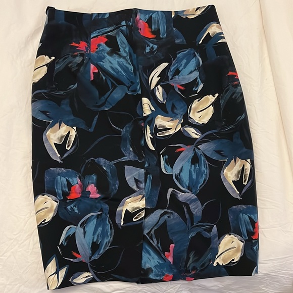 RW&CO Floral Skirt - Picture 2 of 3
